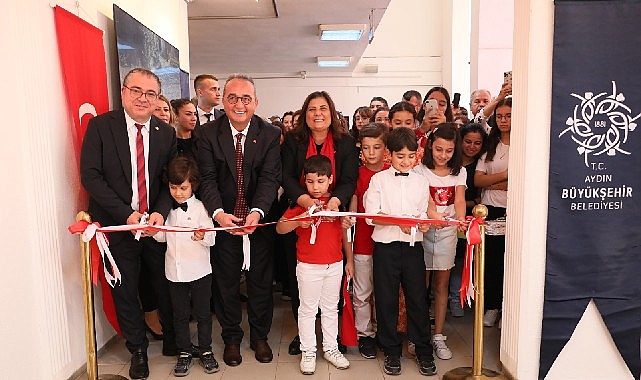 Başkan Çerçioğlu &apos;Cumhuriyet' Sergisinin açılışını gerçekleştirdi