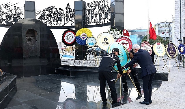Nilüfer'de Cumhuriyet Bayramı kutlamalarının ilk adresi Atatürk Anıtı