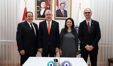 Türkiye'ye dönüş yapan Egeli akademisyen Dr. Günay Eşiyok, toksoplazmaya karşı attenüe aşı geliştirecek