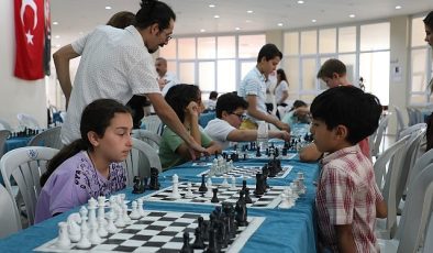 Aydın Büyükşehir Belediyesi kültür merkezlerinin düzenlediği Geleneksel Satranç Turnuvası bu yıl da heyecan dolu anlara sahne oldu