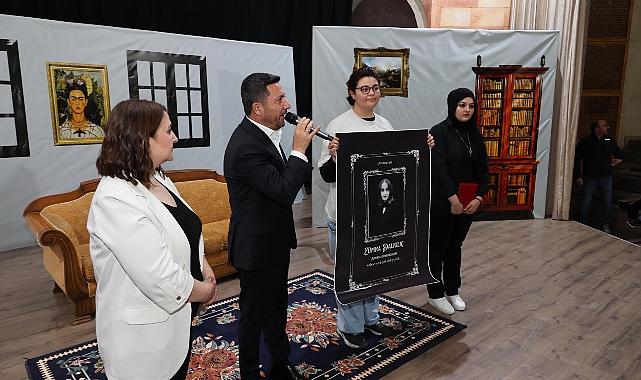 Nevşehir'de yeni kurulan Tozlu Sahne tiyatro ekibinin ilk oyunu olan &apos;9 Canlı' adlı polisiye komedi Kapadokya Kültür ve Sanat Merkezi'nde sahnelendi